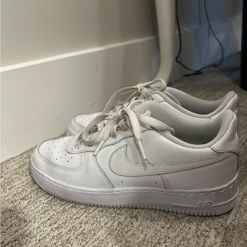 white airforce 1s